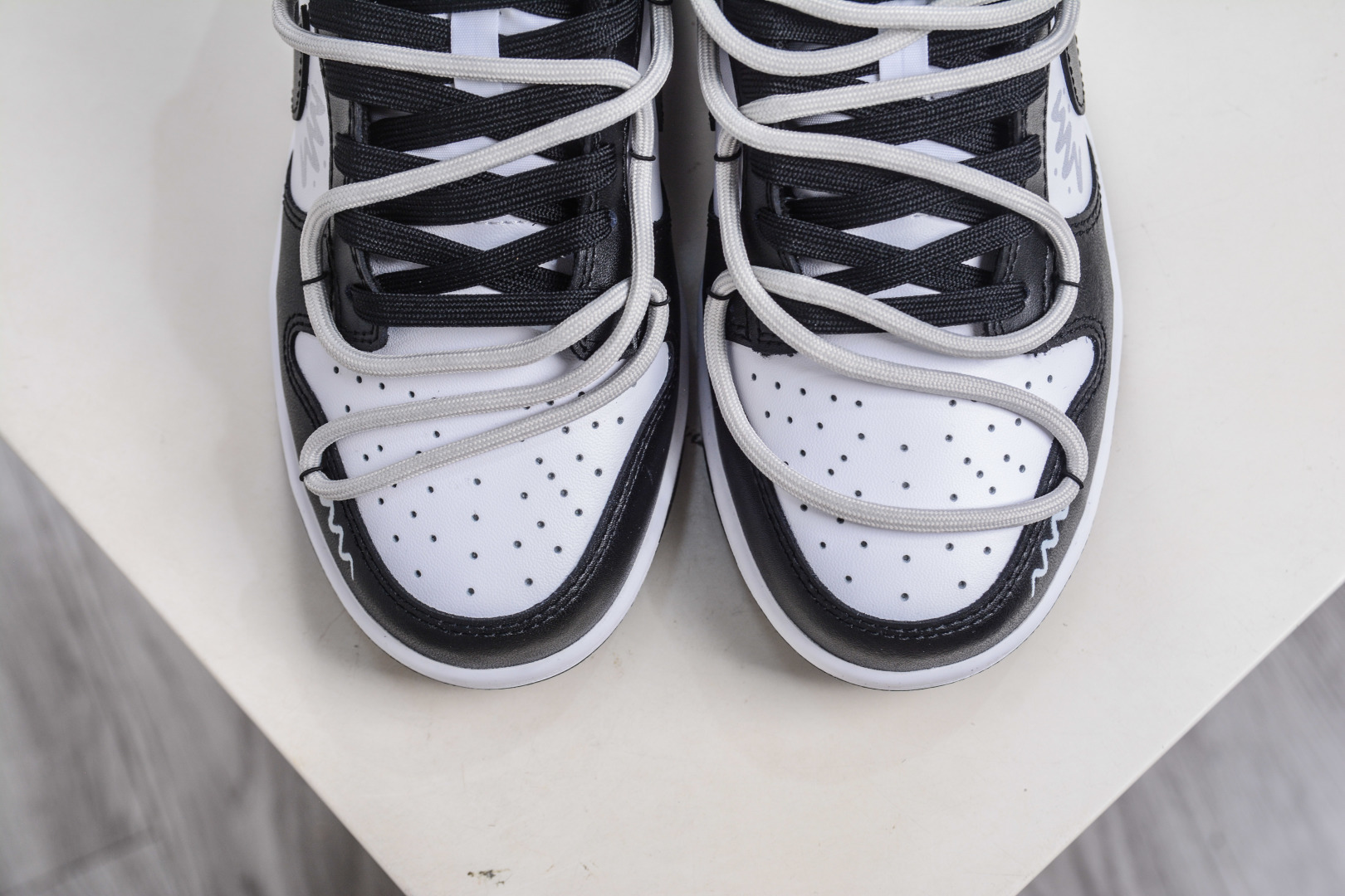 270 Nike Dunk Low 不羁涂鸦 黑白灰 DD1391-100