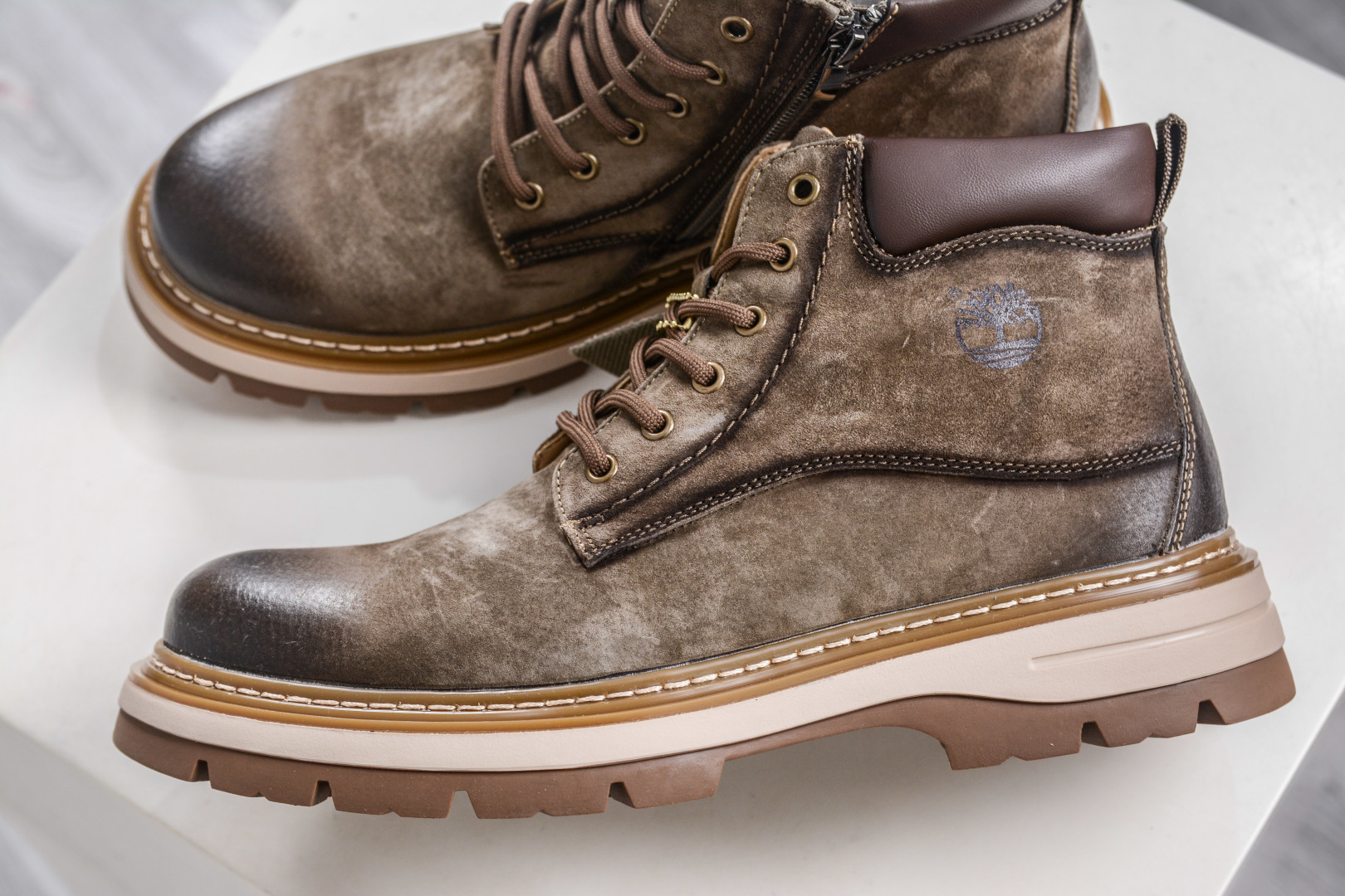 280 Timberland 添柏岚/天伯伦 户外高帮休闲大黄靴系列 TB10033 KHAKI