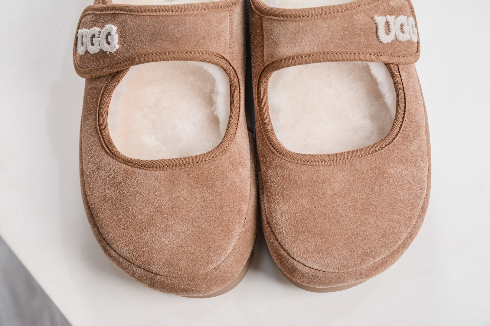 240 UGG 牙刷绣羊毛玛丽珍2.0版本 爆款回归 奶呼呼又软糯糯的冬日感 088-1-CHE