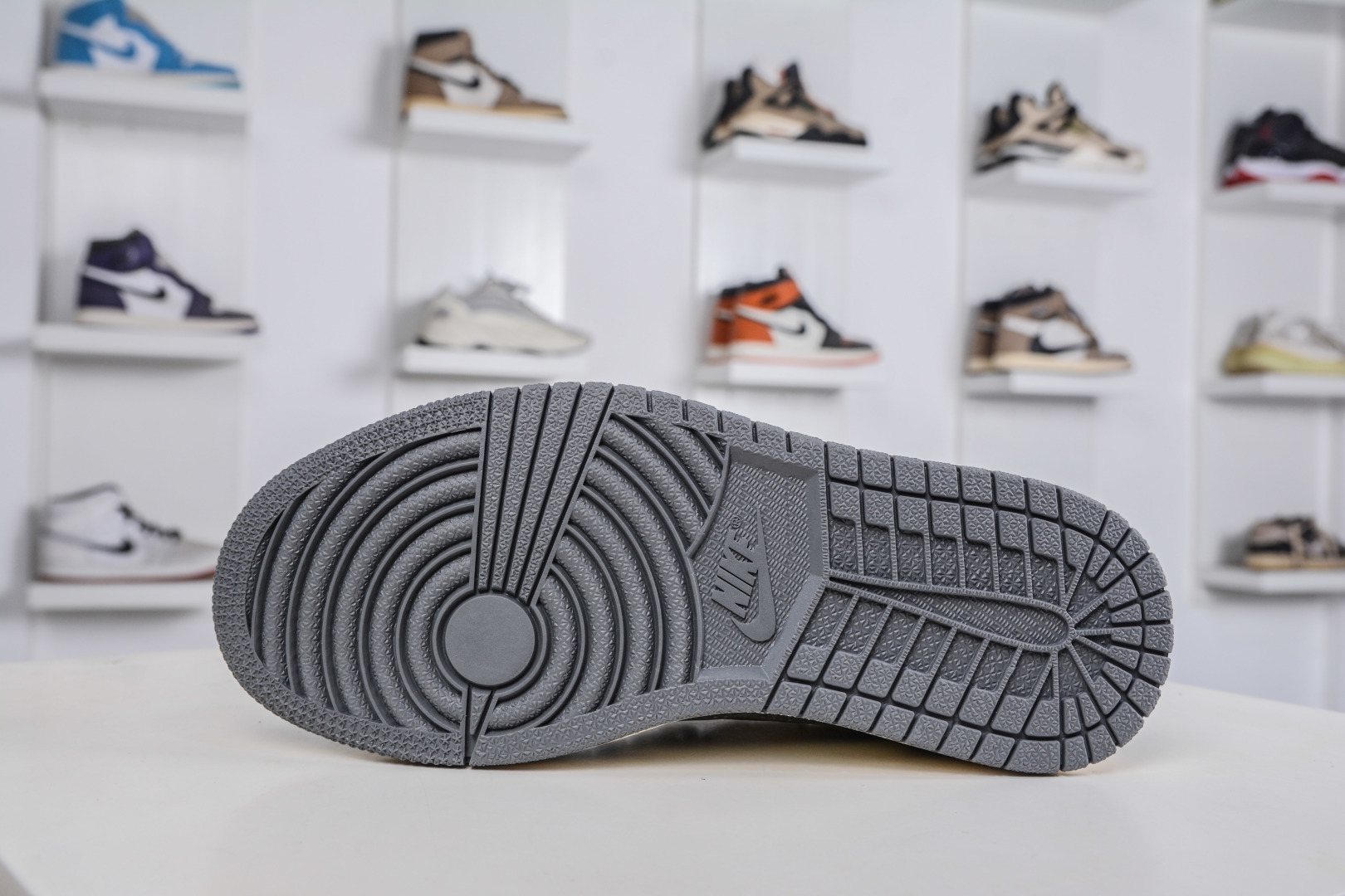 TS x Air Jordan AJ1 Low X LABUBU 低帮联名拉布布-白灰 LD2028-055