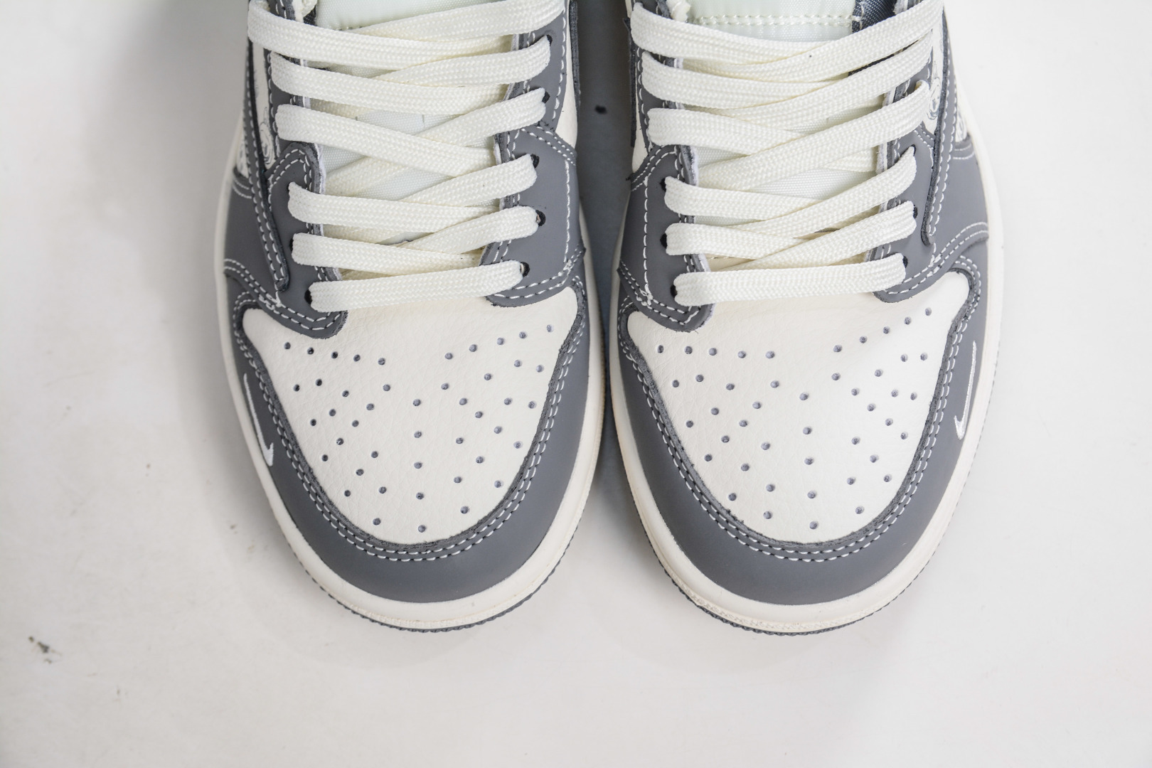 TS x Air Jordan AJ1 Low X LABUBU 低帮联名拉布布-白灰 LD2028-055