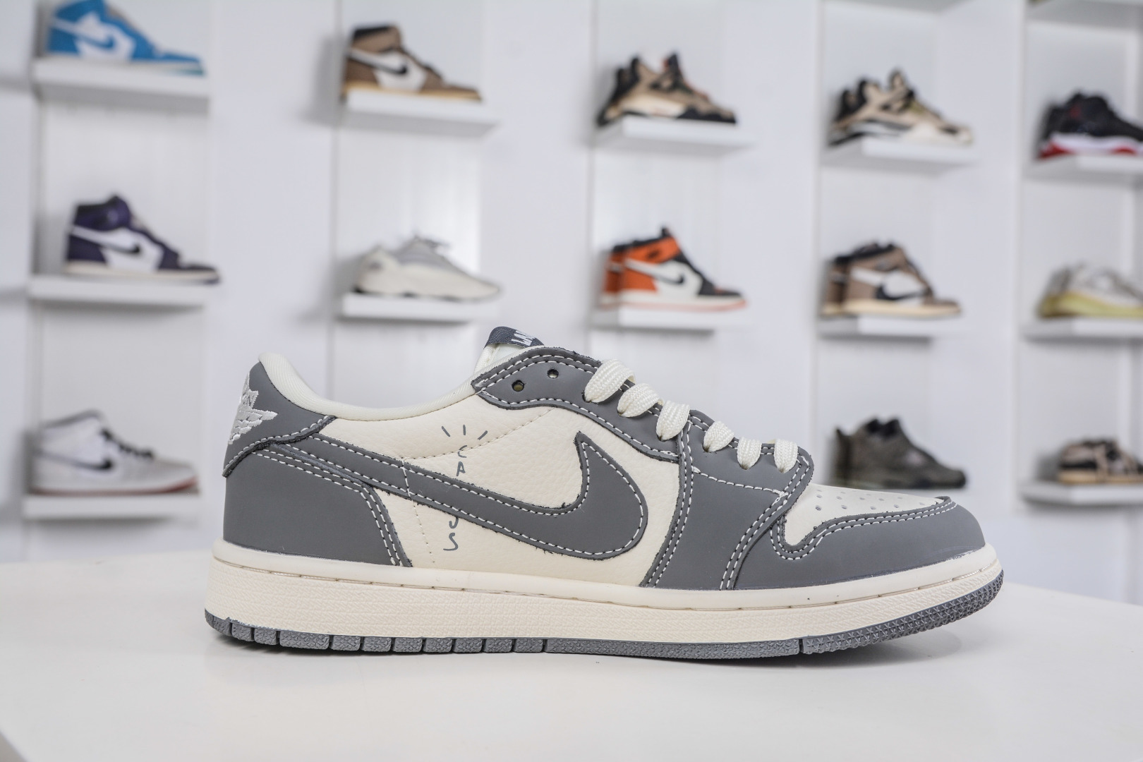 TS x Air Jordan AJ1 Low X LABUBU 低帮联名拉布布-白灰 LD2028-055
