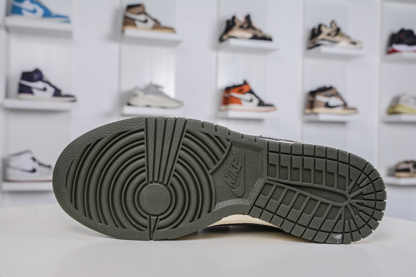 Nike Dunk Low 素履流金 灰金 素履之上 HF5441-102-High Quatity Cheap Brand wholesale wholesaler seller Clothes Bags handbags Sneakers Top Fashion Clothing Shoes from China Factory Chinese suppliers best Quality Beautiful Price Nike Dunk Low 素履流金 灰金 素履之上 HF5441-102