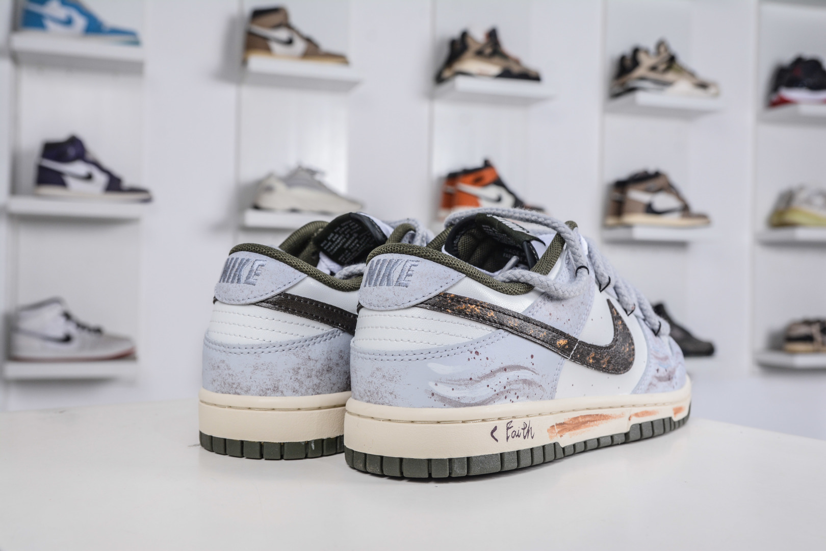 Nike Dunk Low 素履流金 灰金 素履之上 HF5441-102-High Quatity Cheap Brand wholesale wholesaler seller Clothes Bags handbags Sneakers Top Fashion Clothing Shoes from China Factory Chinese suppliers best Quality Beautiful Price Nike Dunk Low 素履流金 灰金 素履之上 HF5441-102