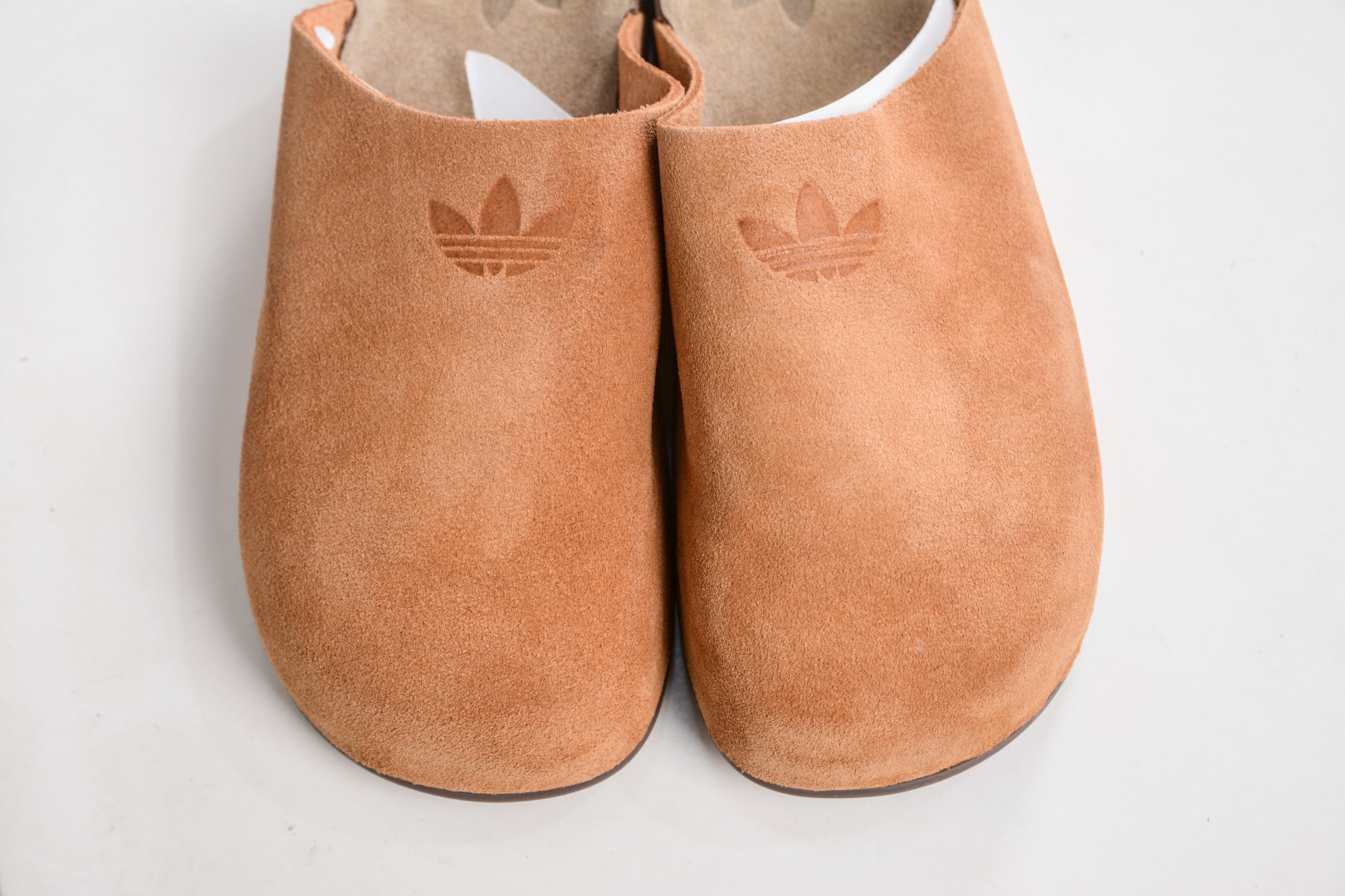 180 adidas originals Adimule 栗色 勃肯系 防磨防滑包头拖鞋 JR3586