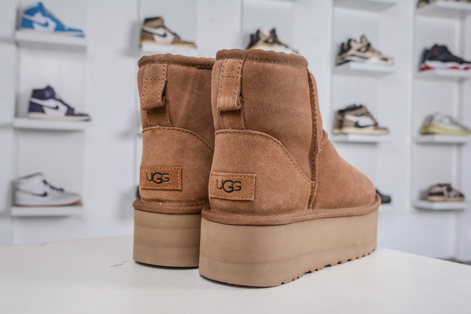 UGG 短筒厚底5cm 栗色 秋冬羊皮毛一体雪地靴 1134991-CHE