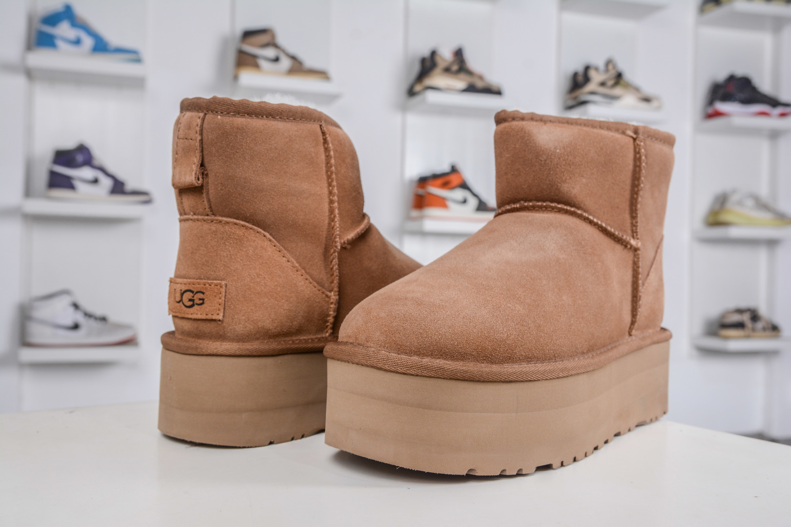 UGG 短筒厚底5cm 栗色 秋冬羊皮毛一体雪地靴 1134991-CHE