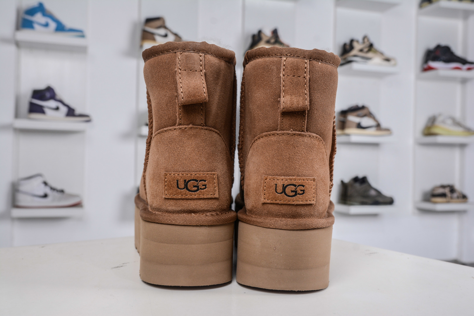 UGG 短筒厚底5cm 栗色 秋冬羊皮毛一体雪地靴 1134991-CHE