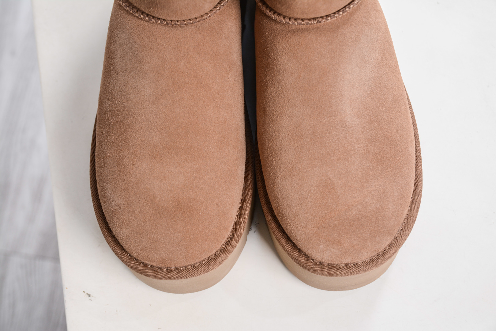 UGG 短筒厚底5cm 栗色 秋冬羊皮毛一体雪地靴 1134991-CHE