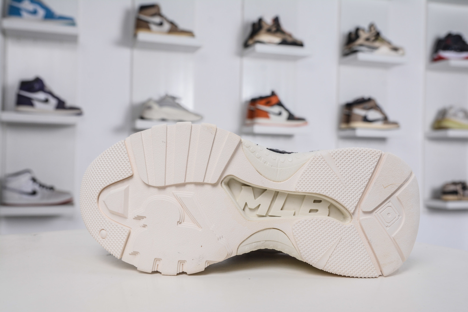 260 MLB Chunky Liner New York Yankees 涂鸦定制配色 低帮老爹风轻量增高厚底百搭休闲运动慢跑鞋 3ASXCA12N 50WHS