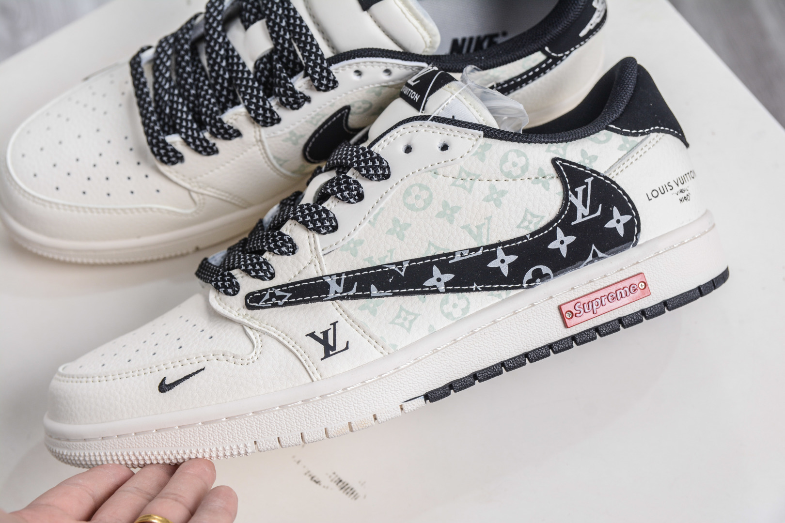 TS x Air Jordan x Louis Vuitton X Supreme AJ1 Low 倒钩低帮LV SUP 联名-白黑印花勾 CX5050-Y27