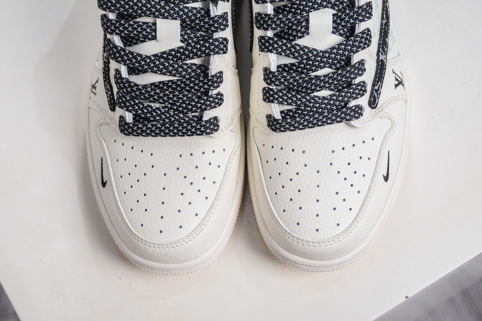 TS x Air Jordan x Louis Vuitton X Supreme AJ1 Low 倒钩低帮LV SUP 联名-白黑印花勾 CX5050-Y27