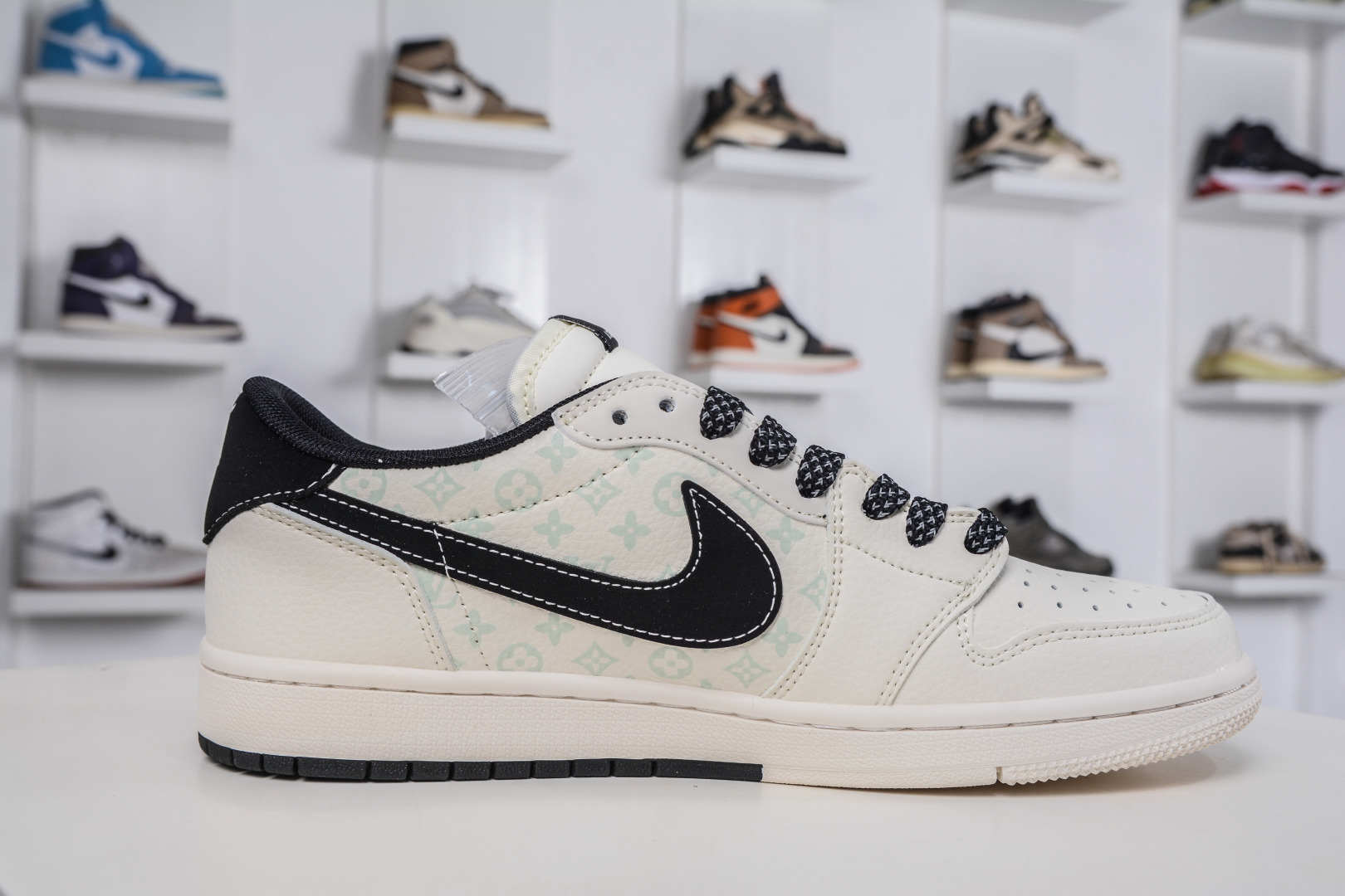 TS x Air Jordan x Louis Vuitton X Supreme AJ1 Low 倒钩低帮LV SUP 联名-白黑印花勾 CX5050-Y27