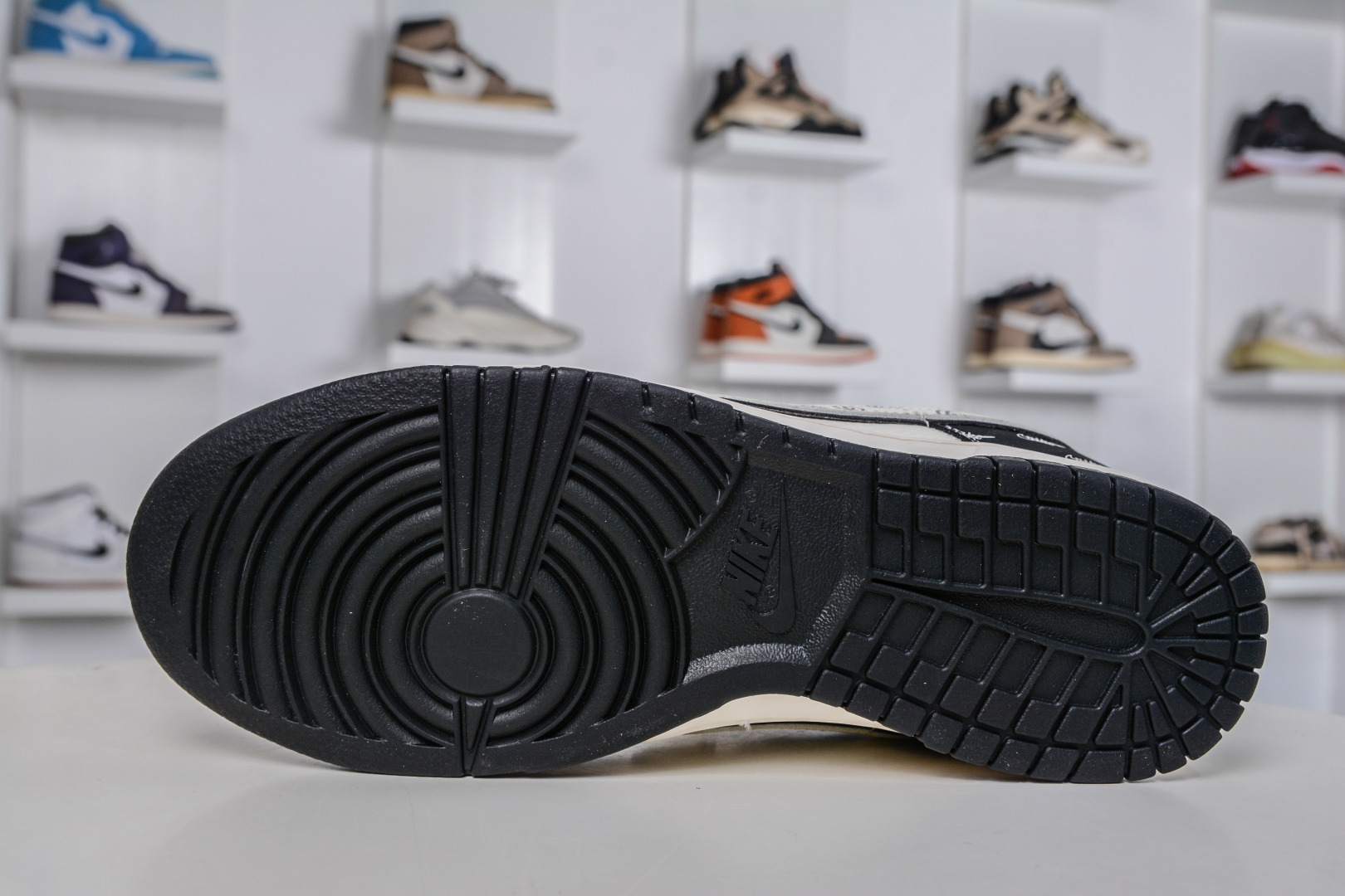 Nike SB Dunk Low x GUCCI 古驰联名-白黑 JP1628-021