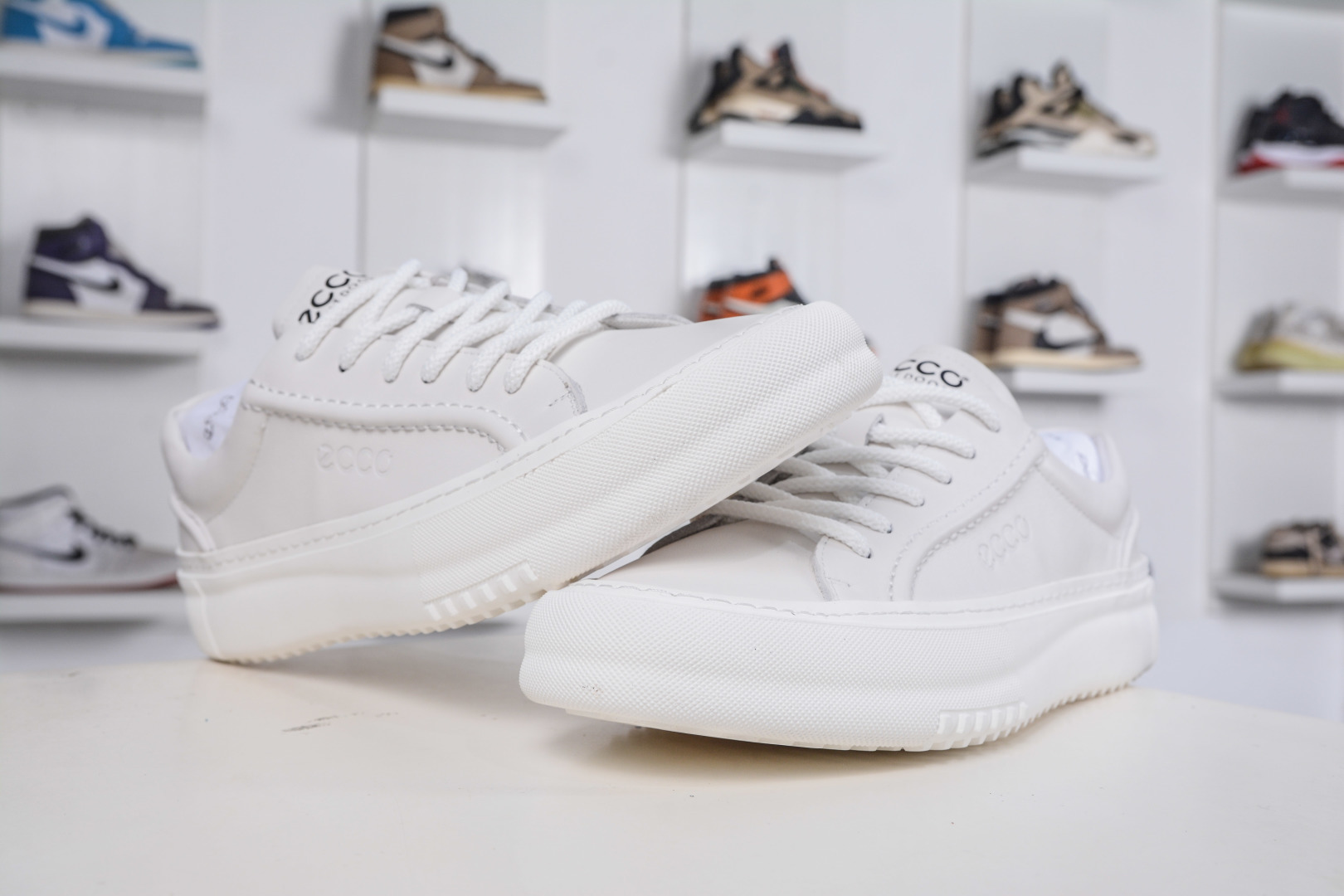 300 Ecco/爱步 男士百搭简约休闲小白鞋 简单耐看清爽版型 503198-010