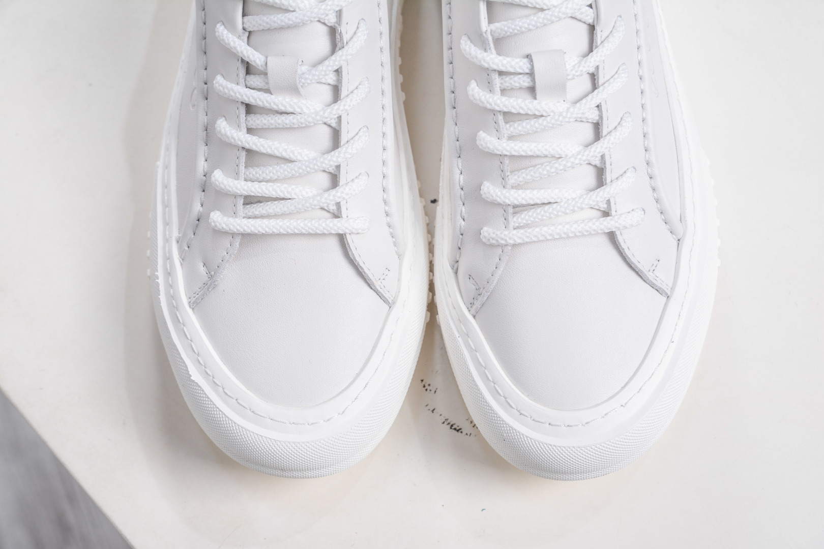 300 Ecco/爱步 男士百搭简约休闲小白鞋 简单耐看清爽版型 503198-010