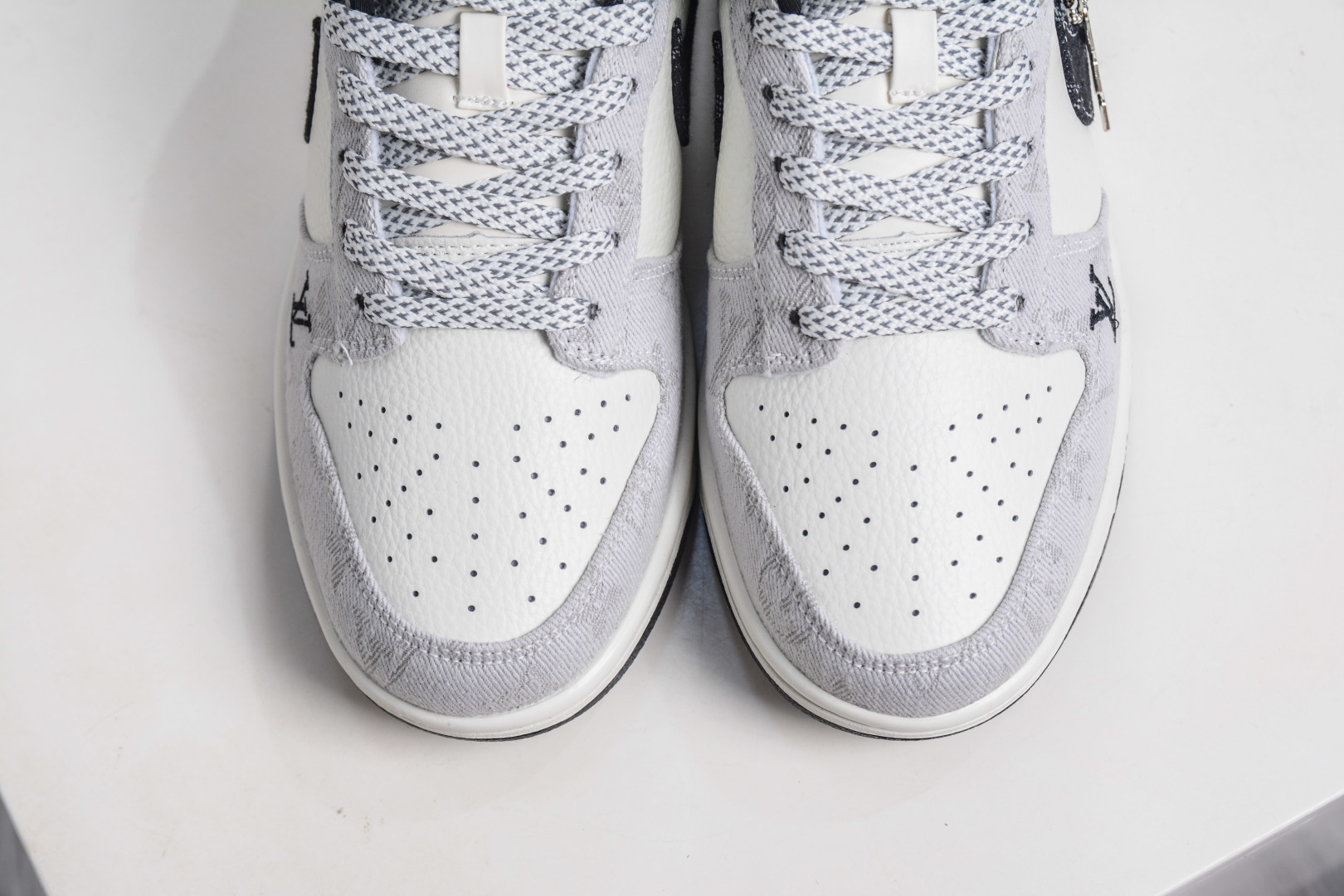 Nike SB Dunk Low x Louis Vuitton LV联名-白灰黑牛仔 SC0601-471