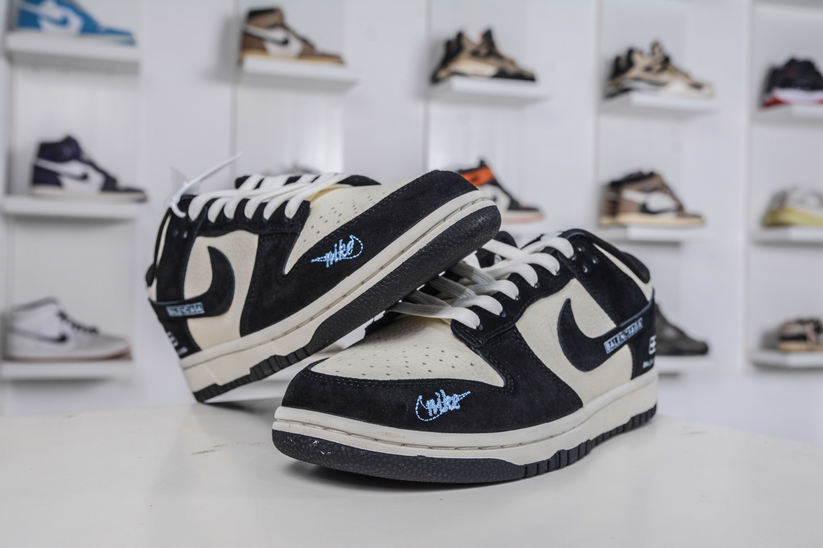 270 Nike SB Dunk Low x Balenciaga 巴黎世家联名-米白黑蓝刺绣 DS6608-015