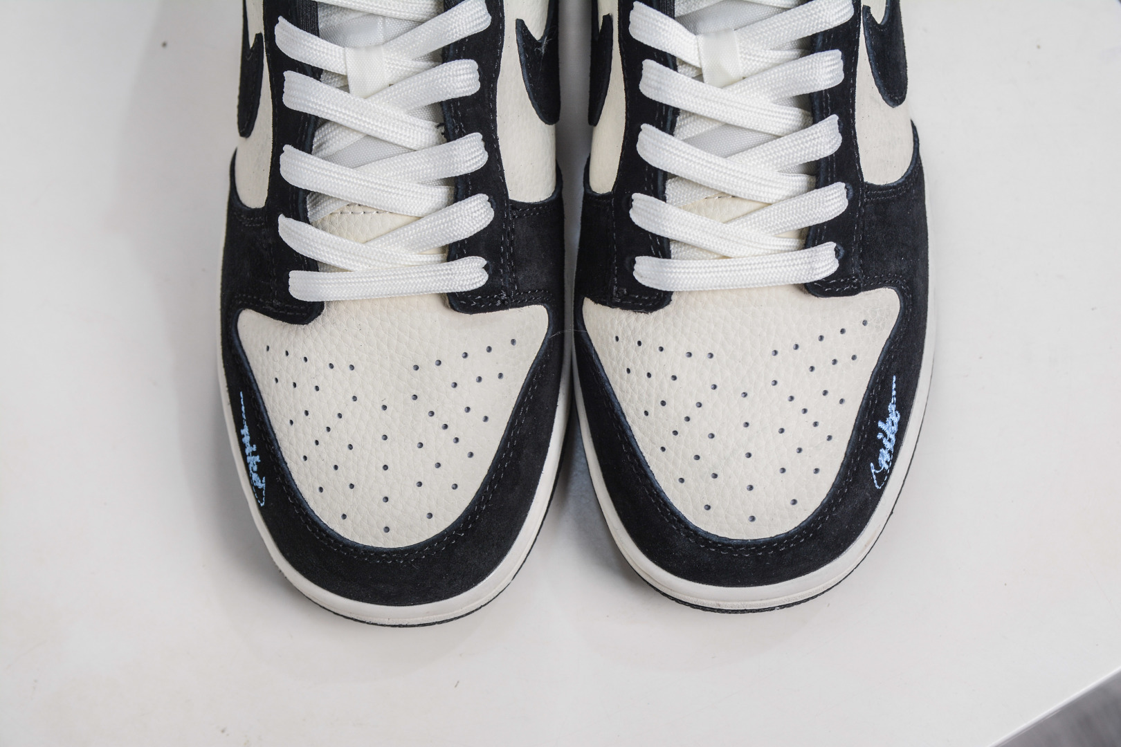 270 Nike SB Dunk Low x Balenciaga 巴黎世家联名-米白黑蓝刺绣 DS6608-015