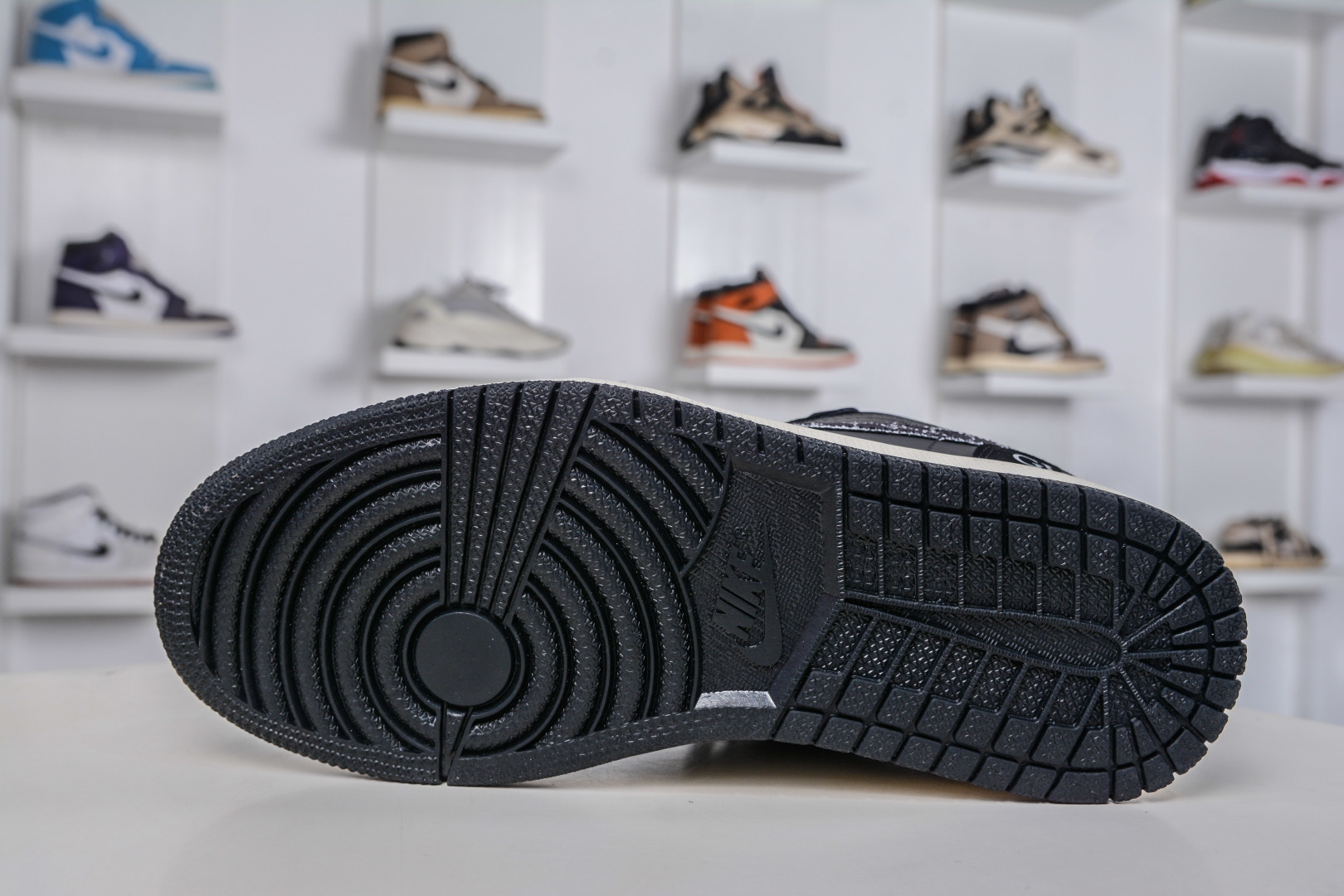 Air Jordan 1 Retro Low x GUCCI 古驰联名-灰黑 LJ8888-003