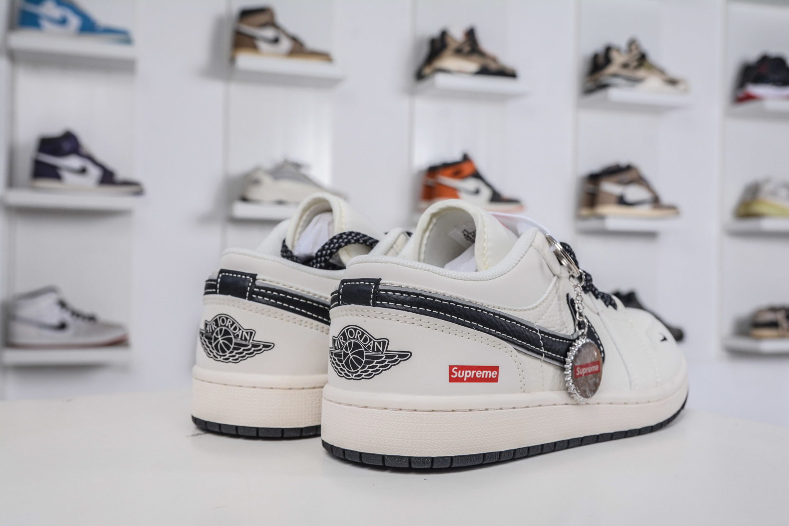 Air Jordan 1 Retro Low x Supreme SUP联名-米黑银勾 XX3168-172