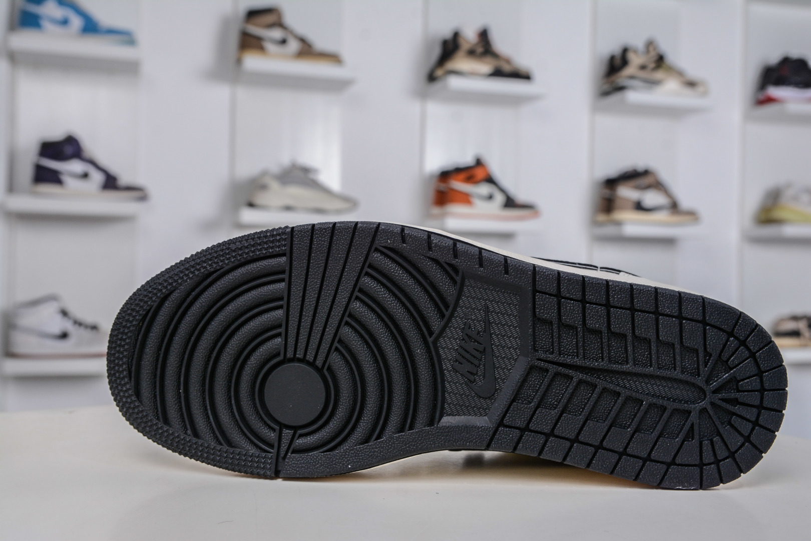 Air Jordan 1 Retro Low x Supreme SUP联名-米黑银勾 XX3168-172