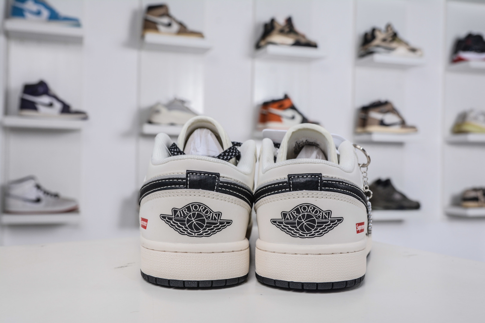 Air Jordan 1 Retro Low x Supreme SUP联名-米黑银勾 XX3168-172