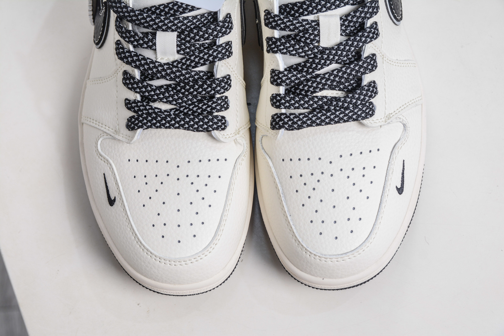 Air Jordan 1 Retro Low x Supreme SUP联名-米黑银勾 XX3168-172