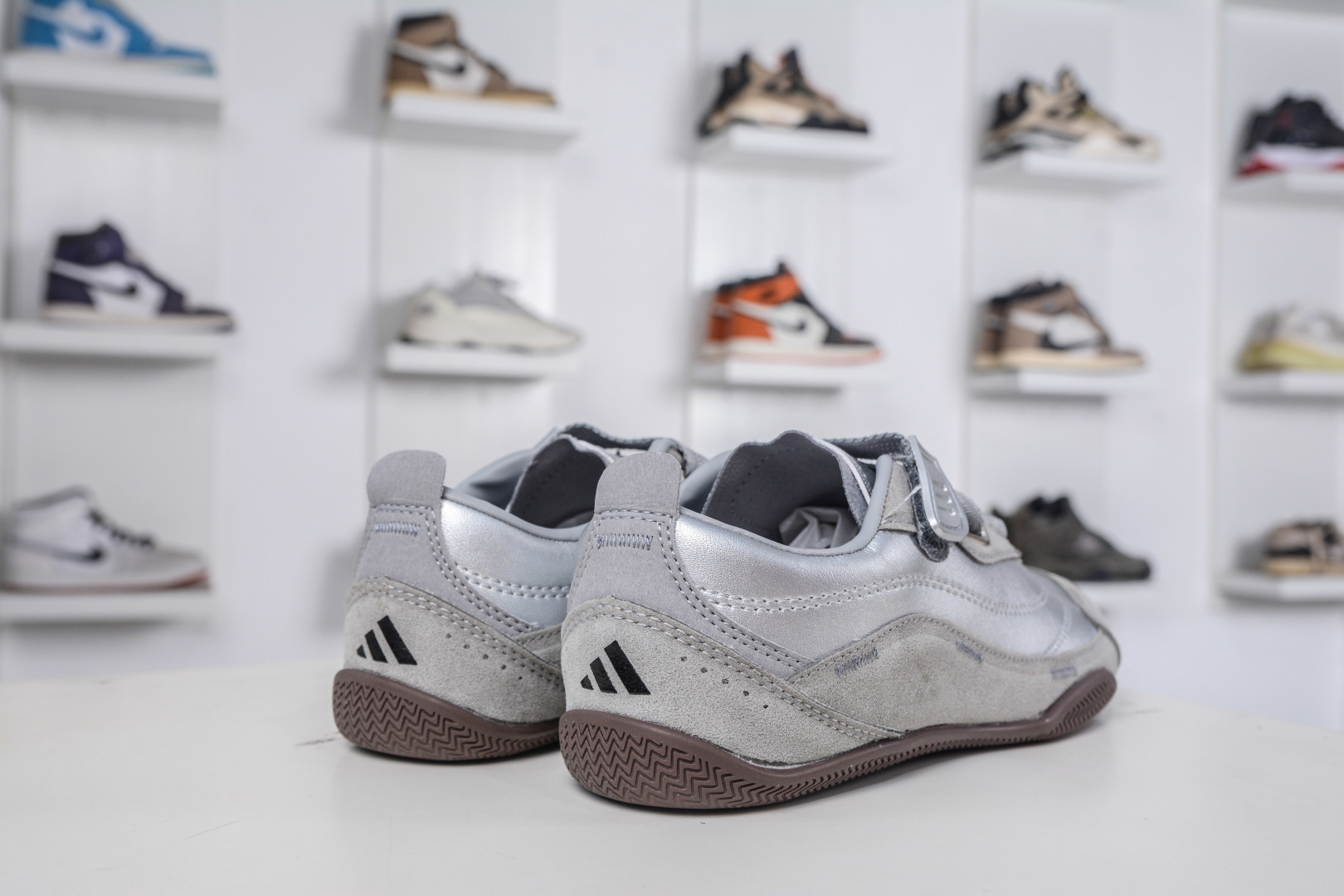 170 AD Urban Reverie Fos 灰银 魔术贴城市芭蕾风薄底休闲鞋 JQ9392