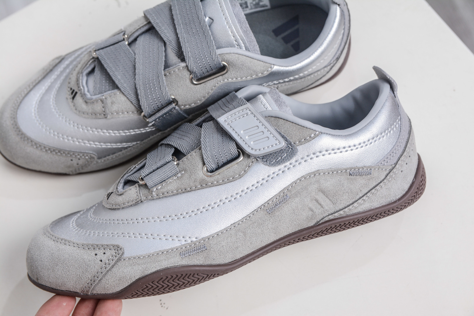 170 AD Urban Reverie Fos 灰银 魔术贴城市芭蕾风薄底休闲鞋 JQ9392