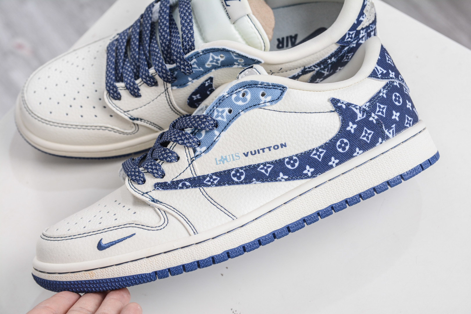 TS x Air Jordan x Louis Vuitton AJ1 Low 倒钩低帮LV联名-白蓝牛仔勾 XD1979-002