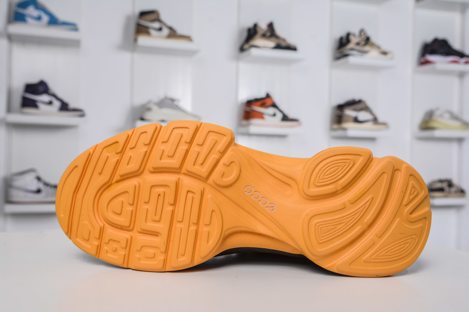 300 ECCO爱步运动鞋男 秋季双色拼接透气舒适跑步鞋 825922-01