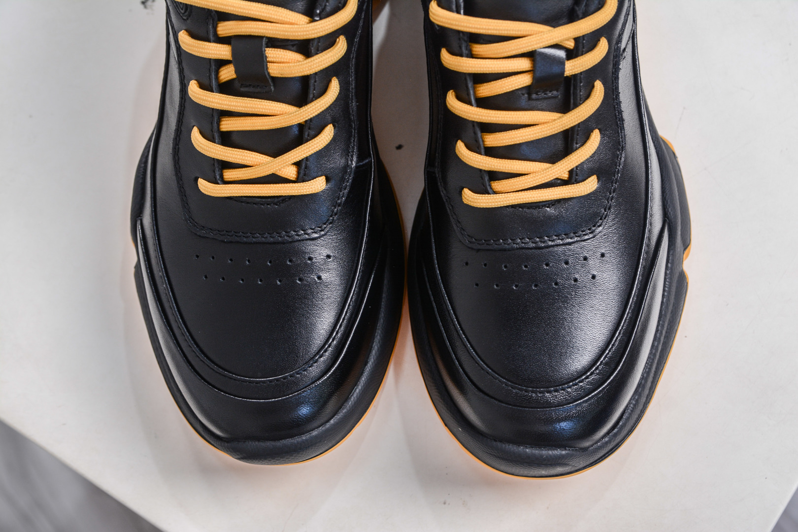 300 ECCO爱步运动鞋男 秋季双色拼接透气舒适跑步鞋 825922-01