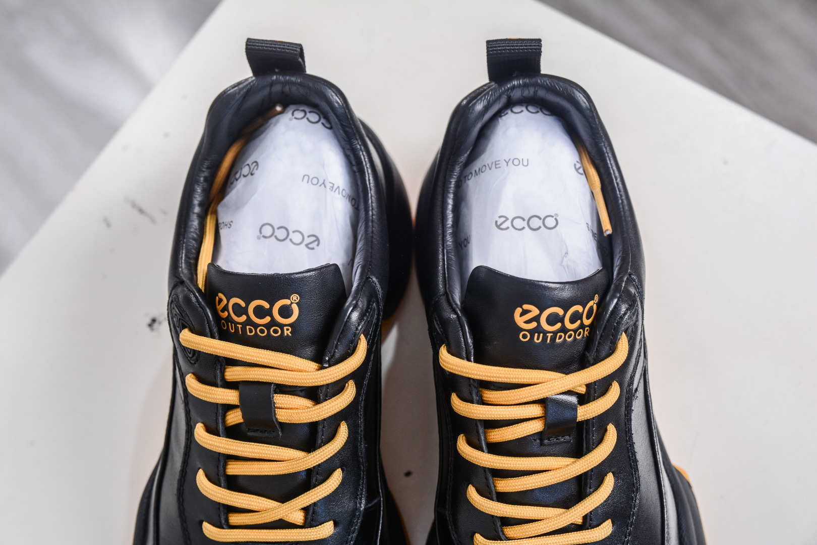 300 ECCO爱步运动鞋男 秋季双色拼接透气舒适跑步鞋 825922-01