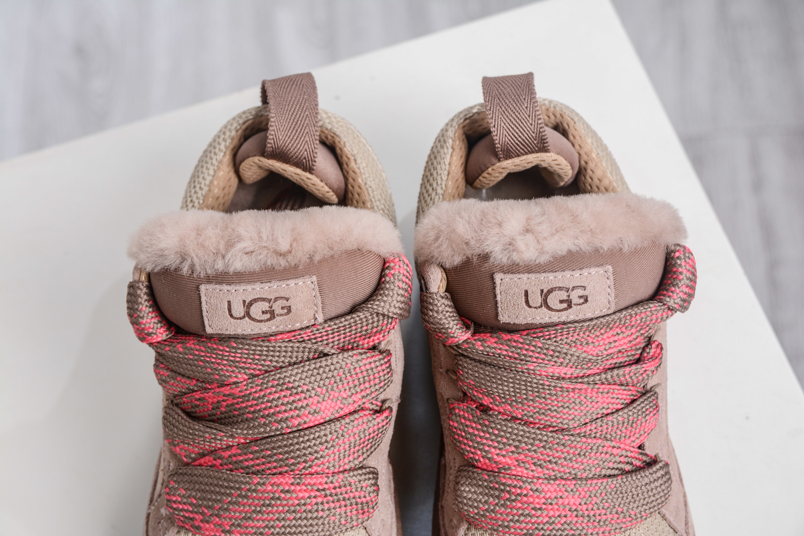 300 UGG 梅尔系列 鞋面设计 采用优质翻毛皮鞋面 再生弹道帆布网纱 双色扁平鞋带 1144032