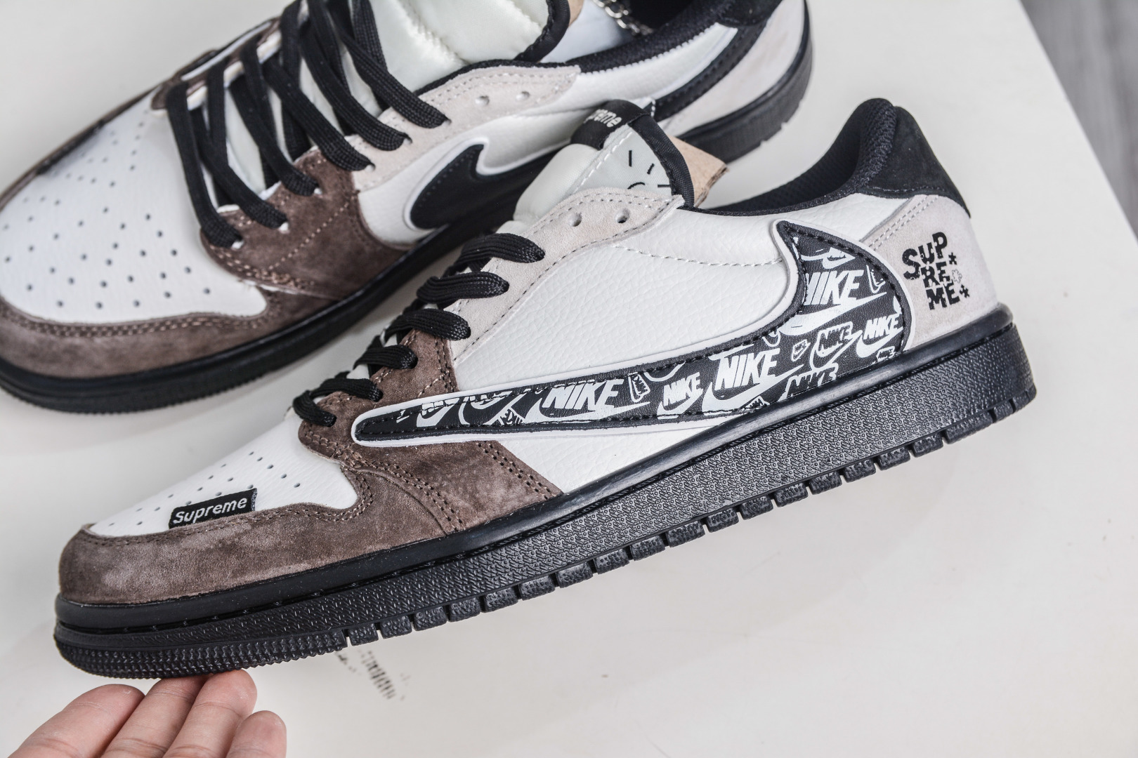 TS x Air Jordan x Supreme AJ1 Low 倒钩低帮联名SUP-白棕黑 DZ5899-032