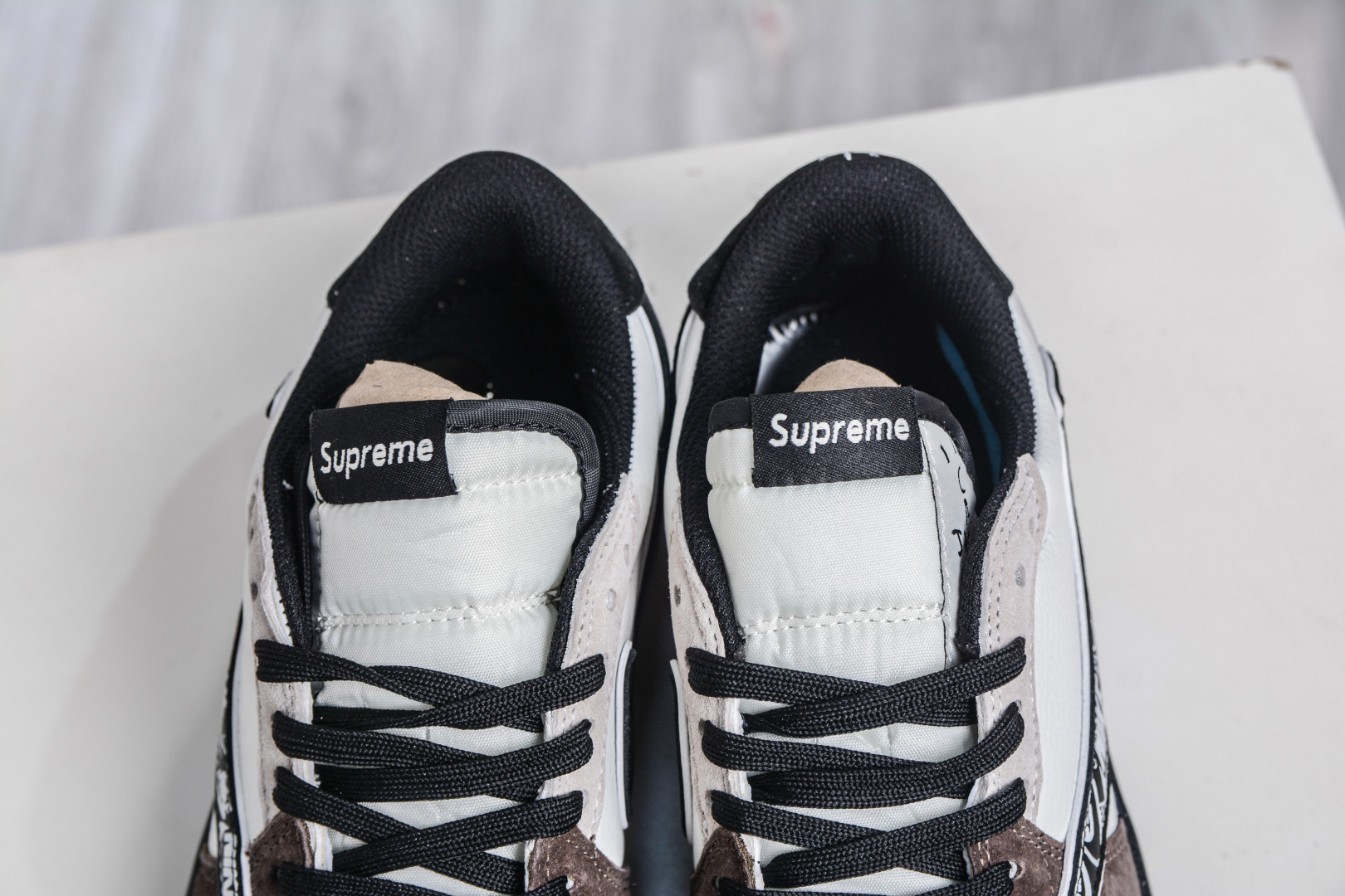 TS x Air Jordan x Supreme AJ1 Low 倒钩低帮联名SUP-白棕黑 DZ5899-032