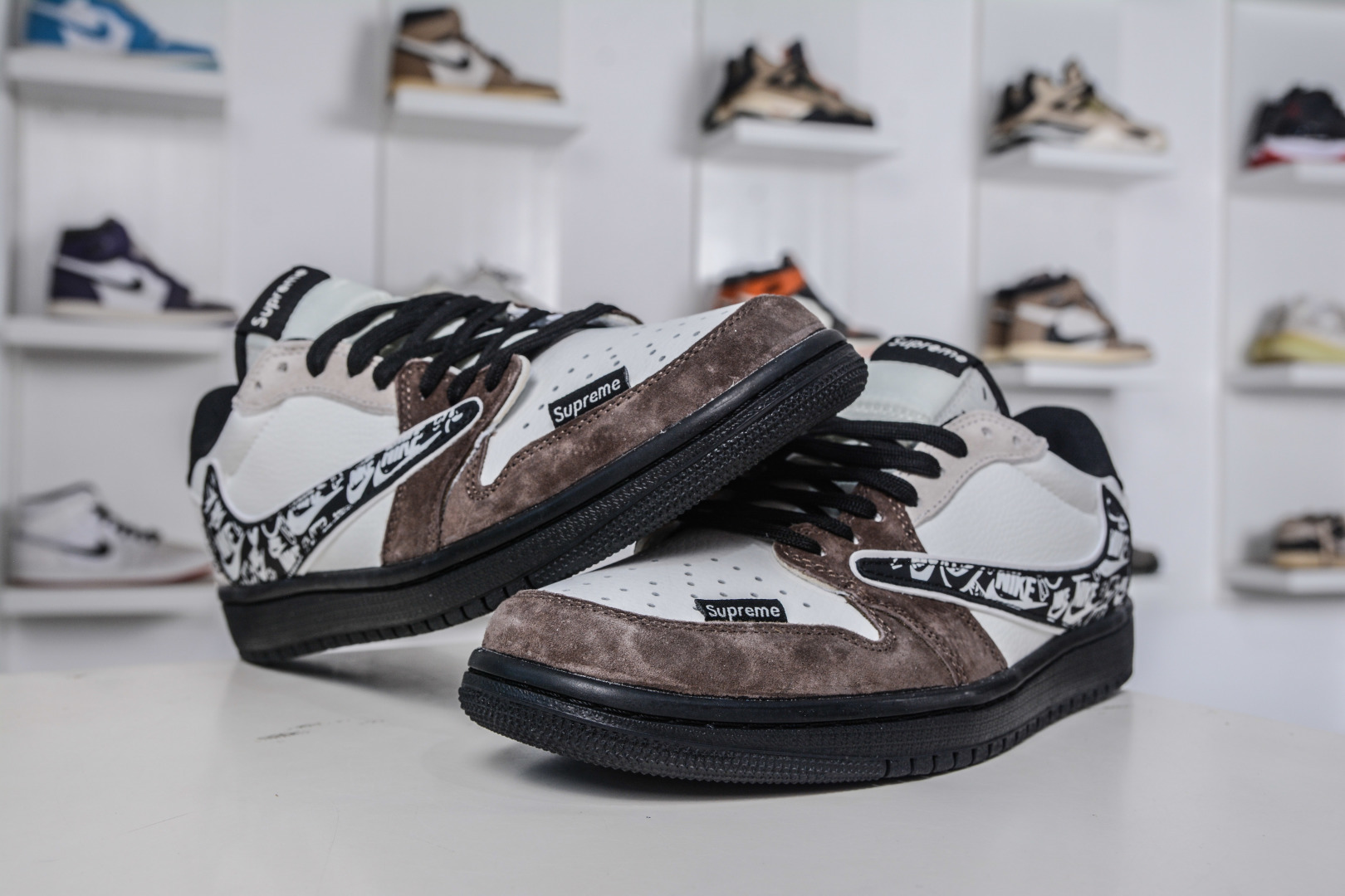 TS x Air Jordan x Supreme AJ1 Low 倒钩低帮联名SUP-白棕黑 DZ5899-032