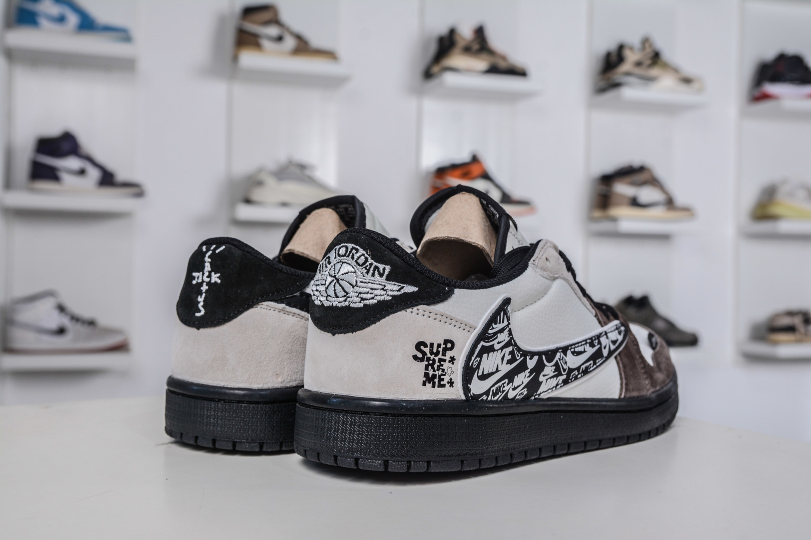 TS x Air Jordan x Supreme AJ1 Low 倒钩低帮联名SUP-白棕黑 DZ5899-032