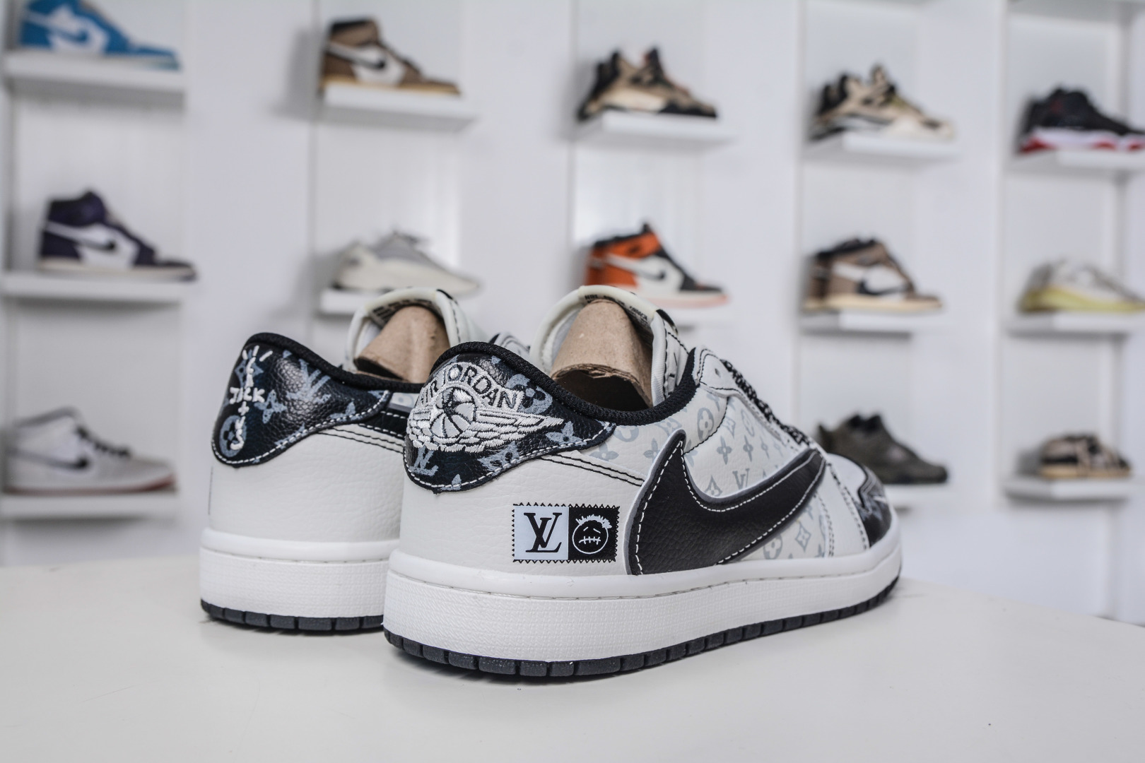 TS x Air Jordan x Louis Vuitton AJ1 Low 倒钩低帮LV联名-白黑 DZ5899-031