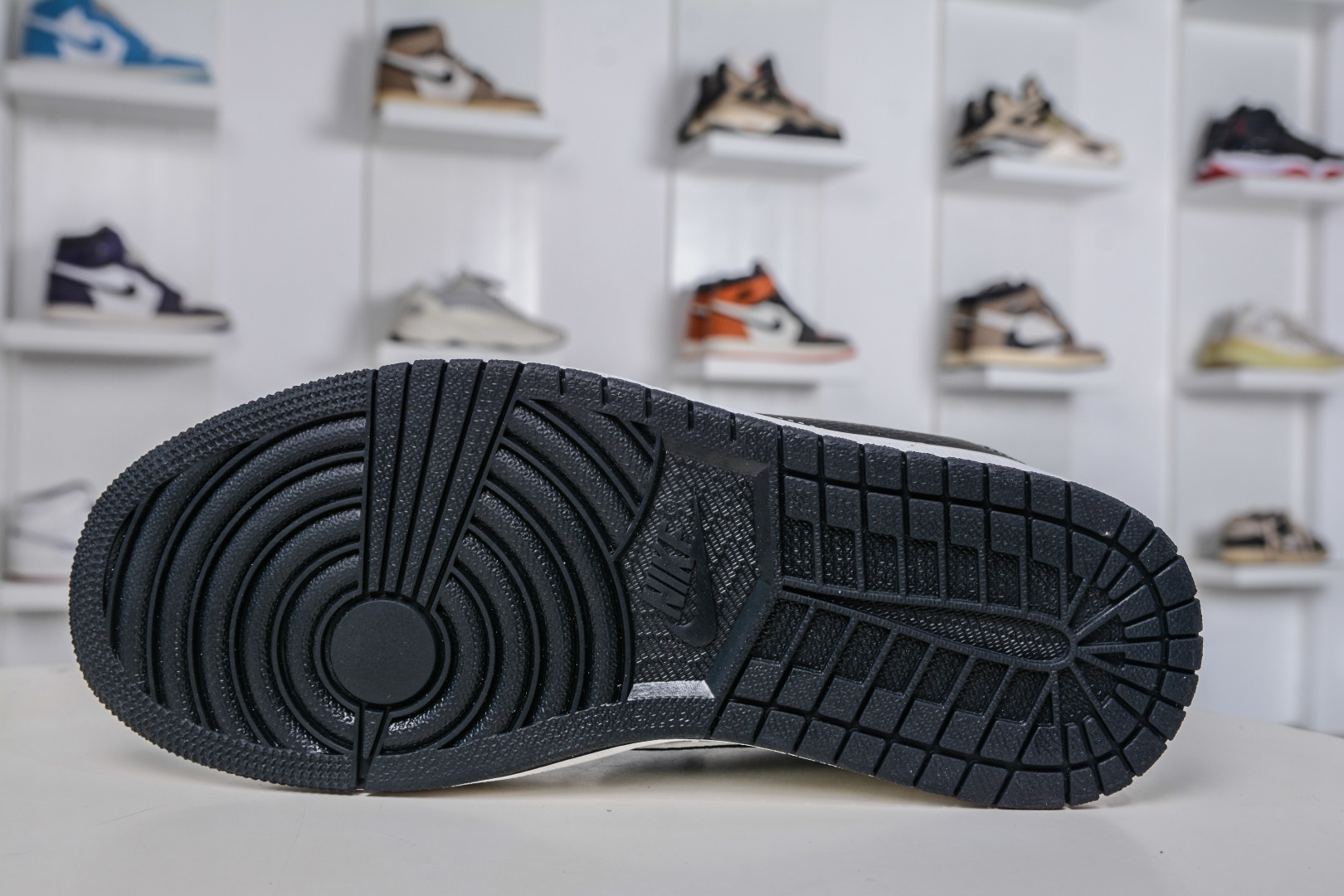 TS x Air Jordan x Louis Vuitton AJ1 Low 倒钩低帮LV联名-白黑 DZ5899-031