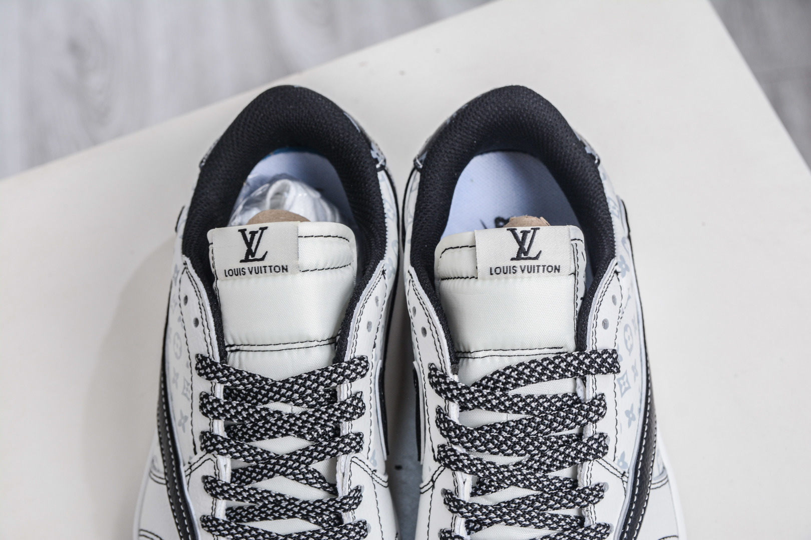 TS x Air Jordan x Louis Vuitton AJ1 Low 倒钩低帮LV联名-白黑 DZ5899-031