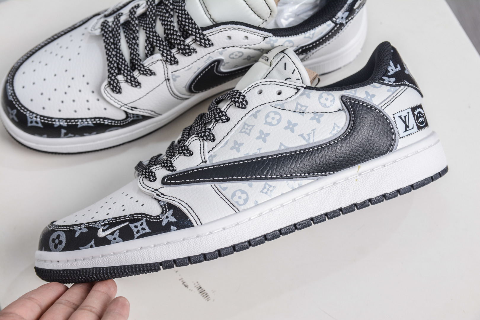 TS x Air Jordan x Louis Vuitton AJ1 Low 倒钩低帮LV联名-白黑 DZ5899-031