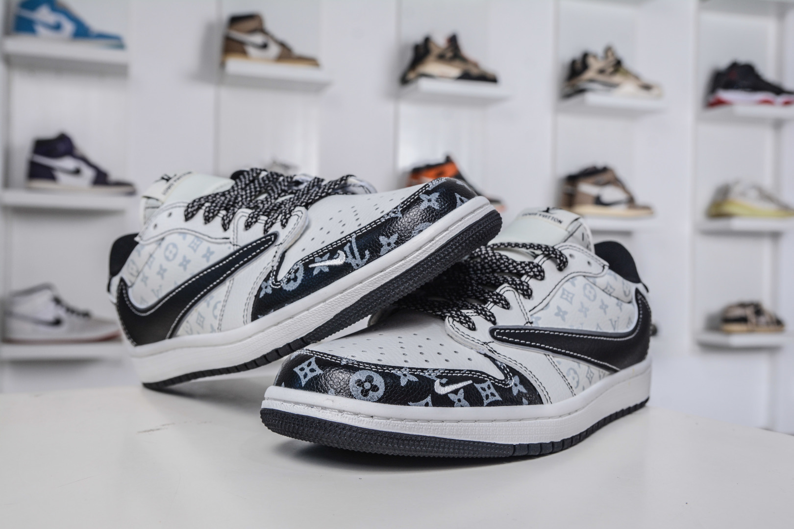 TS x Air Jordan x Louis Vuitton AJ1 Low 倒钩低帮LV联名-白黑 DZ5899-031
