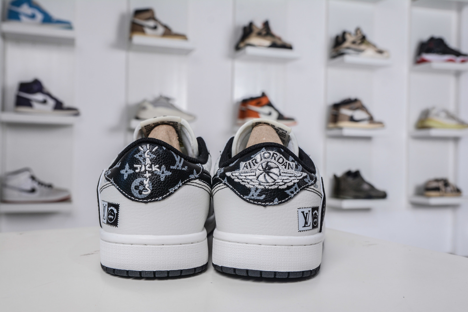 TS x Air Jordan x Louis Vuitton AJ1 Low 倒钩低帮LV联名-白黑 DZ5899-031