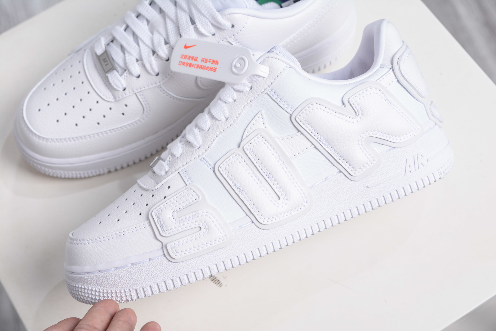 HY版 350 TOP版 多版本供应 HY版 CPFM x NK Air Force 1 07 Low 空军一号系列低帮经典百搭休闲运动板鞋“联名放大补丁字母” FQ7069-100