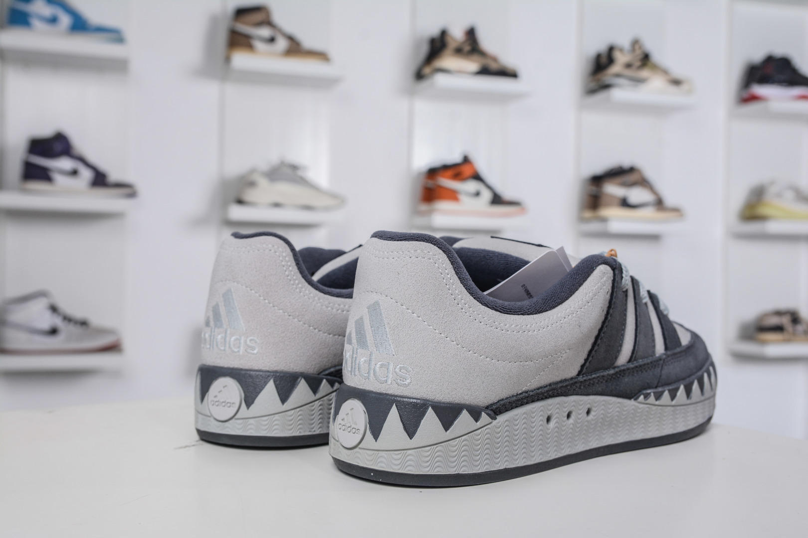 160 AD Adimatic Low 马蒂奇系列低帮复古面包鞋运动休闲滑板板鞋 KI8885