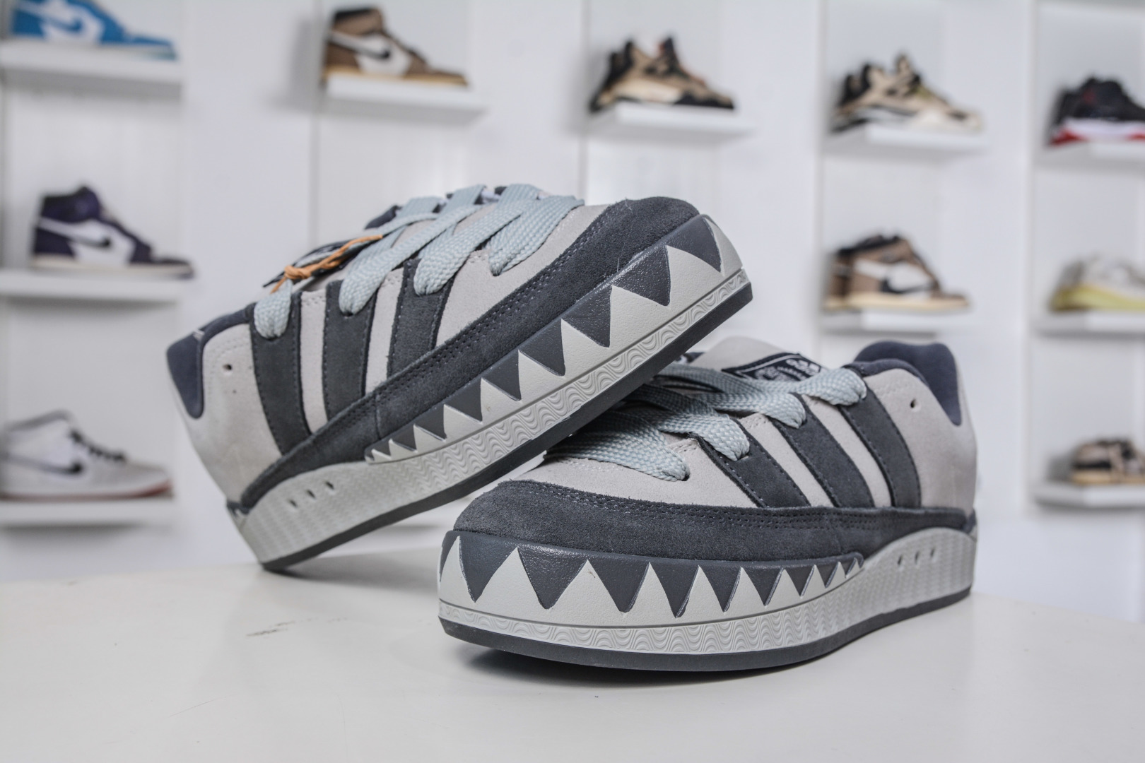 160 AD Adimatic Low 马蒂奇系列低帮复古面包鞋运动休闲滑板板鞋 KI8885