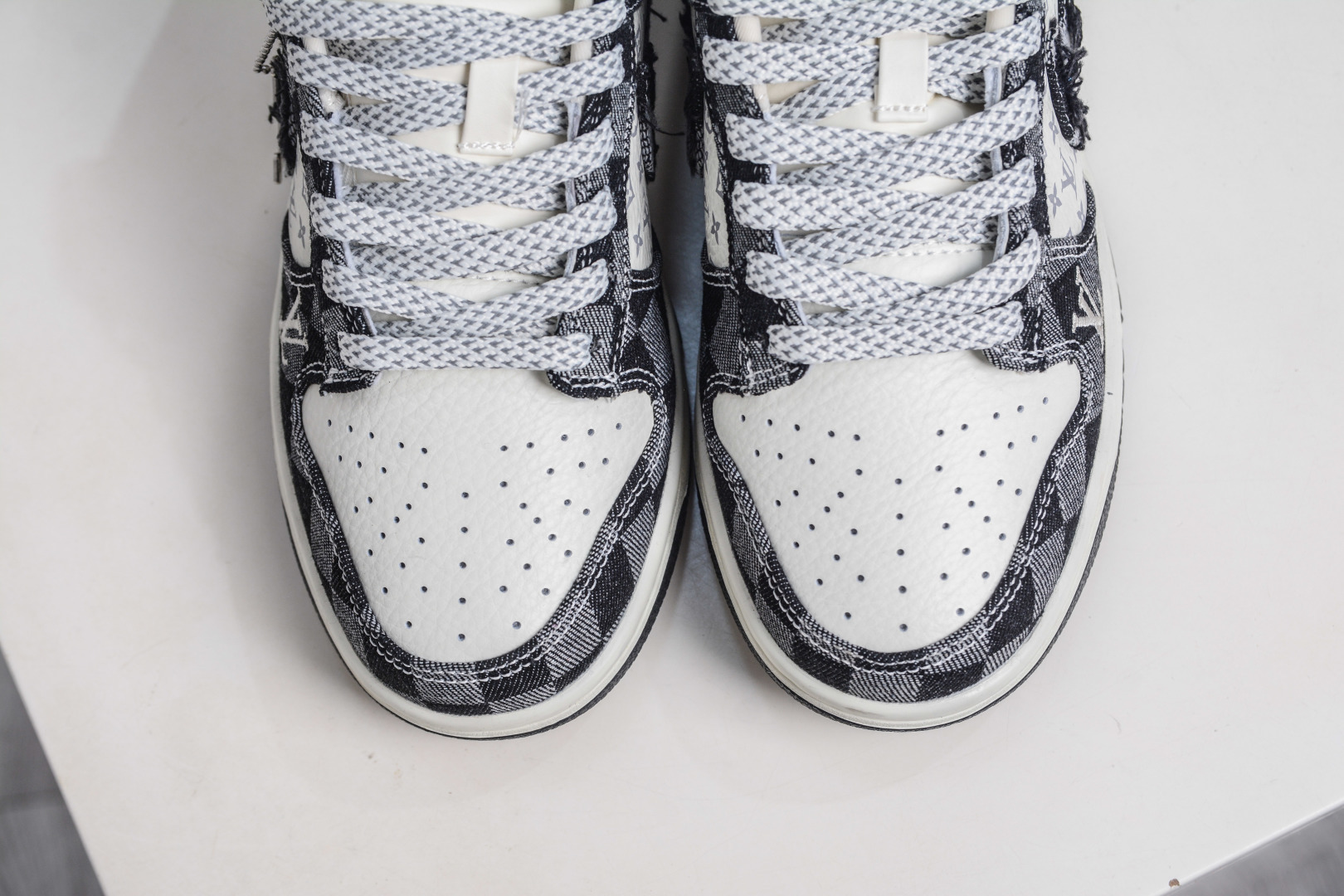Nike SB Dunk Low x Louis Vuitton LV联名-白黑格子牛仔 YF9511-901