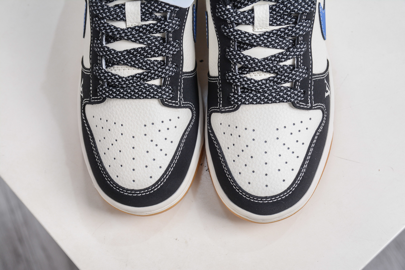 Nike SB Dunk Low x Louis Vuitton LV联名-米黑篮生胶 JP1628-003